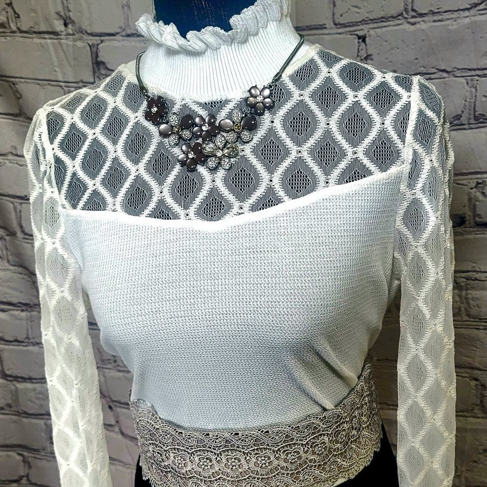 Selling a big leather tie belt and beautiful shirt.